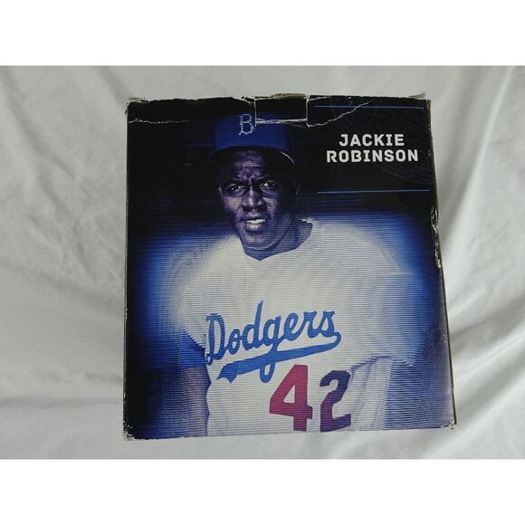 2017 Dodgers Replica Jackie Robinson Statue - Picture 4 of 12